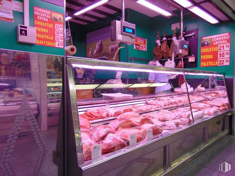 Retail for rent at Mercado Barceló, Centro, Madrid, 28004 with food, display case, retail, butcher, cuisine, customer, meat, trade, pork and market around