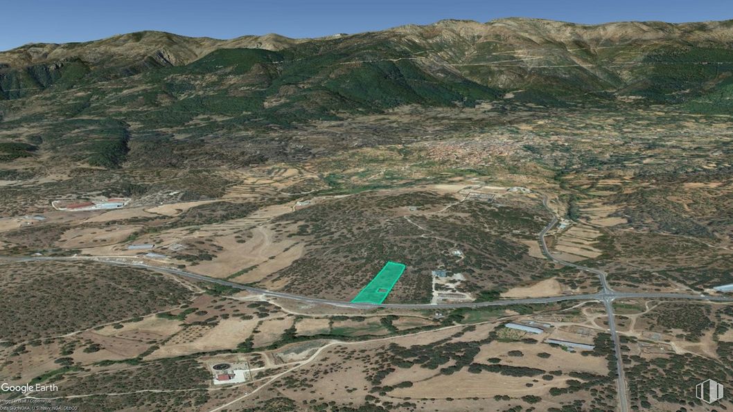 Land for sale at Zona Valle del Tietar, Casavieja, Ávila, 05450 with mountain, sky, slope, highland, terrain, mountainous landforms, geological phenomenon, valley, bedrock and mountain range around