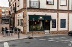 Retail for rent at Calle Luna, Villanueva de la Cañada, Madrid, 28691 with property, window, plant, building, door, architecture, flowerpot, road surface, chair and facade around