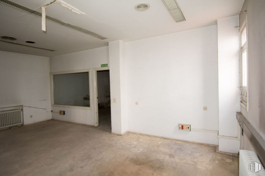 Office for sale & for rent at Casco histórico, Toledo, 45001 with property, building, fixture, interior design, wood, flooring, floor, hall, wall and ceiling around