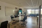 Office for rent at Zona Ensanche Vallecas - La Gavia, Villa de Vallecas, Madrid, 28031 with whiteboard, chair, desk, table, furniture, interior design, office chair, floor, flooring and building around