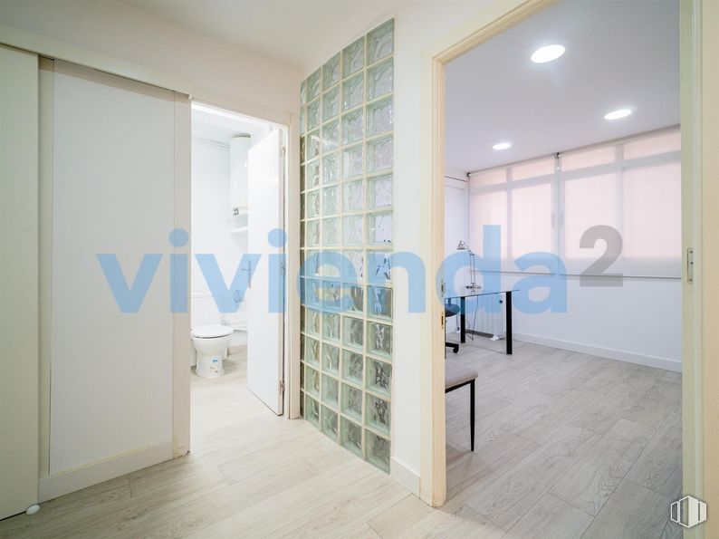 Oficina en venta en Calle Drácena, Chamartín, Madrid, 28016 con edificio, accesorio, suelos, suelo, madera, casa, inmobiliario, techo, vidrio y suelo de baldosas alrededor