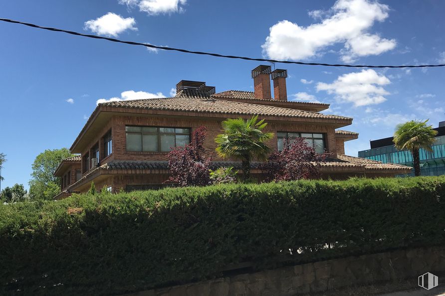 Oficina en alquiler en Calle Gobelas, 13, Moncloa - Aravaca, Madrid, 28023 con ventana, edificio, nube, cielo, planta, vegetación, casa, vecindario, barrio residencial y cabaña alrededor