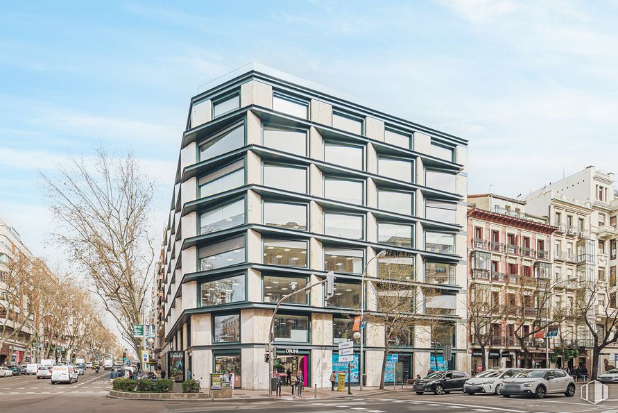 Oficina en alquiler en Calle Velázquez, 34, Salamanca, Madrid, 28001 con edificio, nube, cielo, coche, rueda, ventana, luz de la calle, bloque de pisos, condominio y diseño urbano alrededor