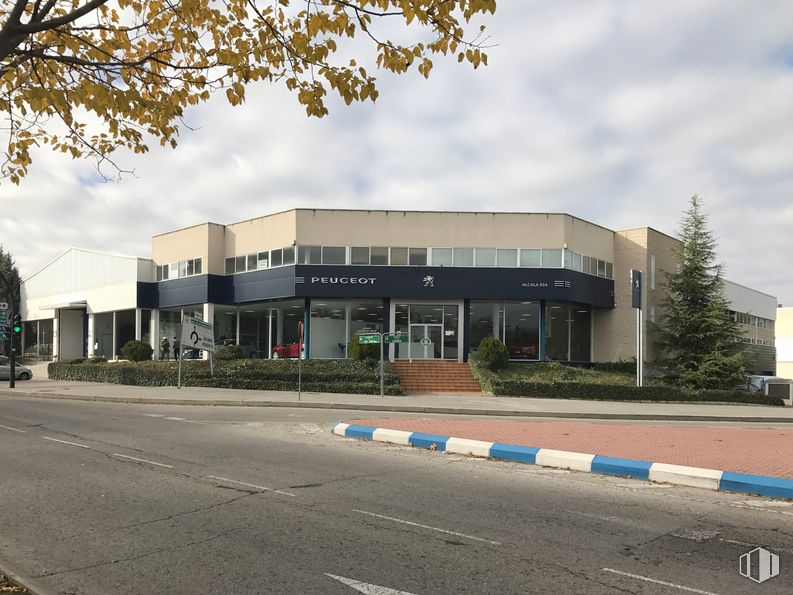 Oficina en alquiler en Calle Alcarria, 1, Coslada, Madrid, 28823 con edificio, cielo, nube, planta, árbol, asfalto, diseño urbano, superficie de la carretera, zona residencial y fachada alrededor