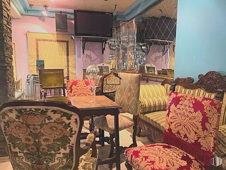 Retail for sale at Calle Galileo, Chamberí, Madrid, 28015 with television, chair, table, furniture, property, decoration, textile, living room, interior design and building around