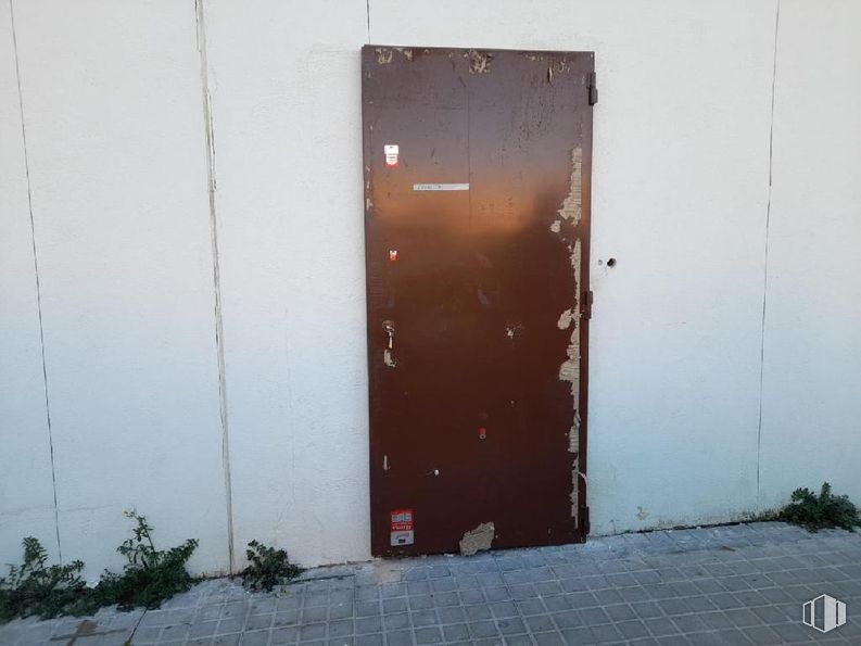 Local en venta en Calle Tiziano, Valdemoro, Madrid, 28342 con puerta, planta, madera, rectángulo, superficie de la carretera, tintes y matices, edificio, fachada, hierba y asfalto alrededor