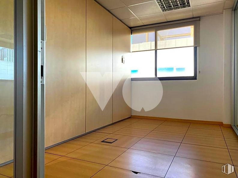 Oficina en alquiler en Calle Santa Leonor, San Blas - Canillejas, Madrid, 28037 con ventana, armario, edificio, accesorio, madera, sombra, interiorismo, suelos, suelo y persiana de la ventana alrededor