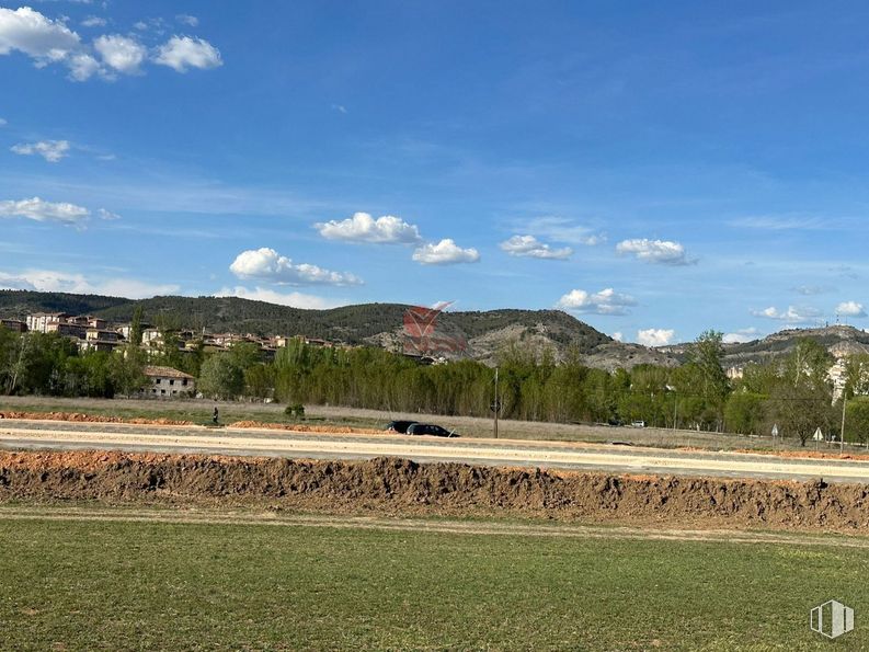 Land for sale at Zona Hospital Recoletas, Cuenca, 16003 with building, sky, cloud, mountain, natural landscape, tree, land lot, plant, cumulus and landscape around