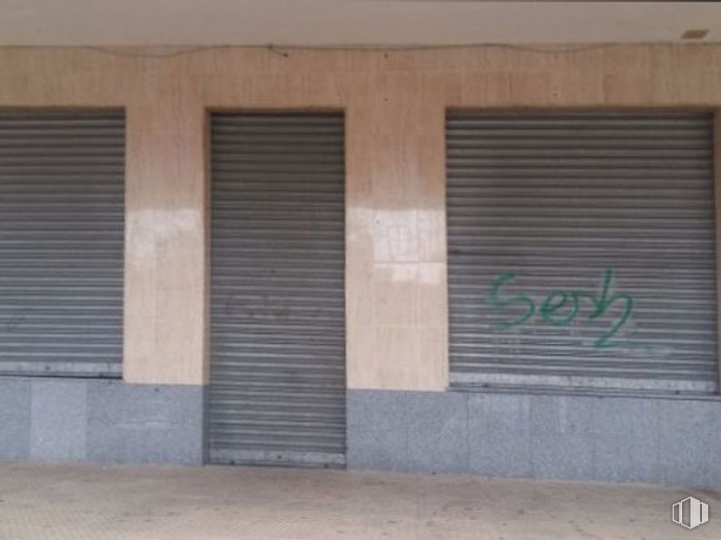 Retail for sale at Avenida Vicente Aleixandre, Segovia, 40006 with window blind, window, door, wood, fixture, tints and shades, facade, composite material, brickwork and brick around