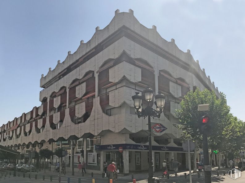 Retail for rent at Plaza de España, 12, Leganés, Madrid, 28911 with building, street light, property, sky, window, neighbourhood, tree, commercial building, facade and house around