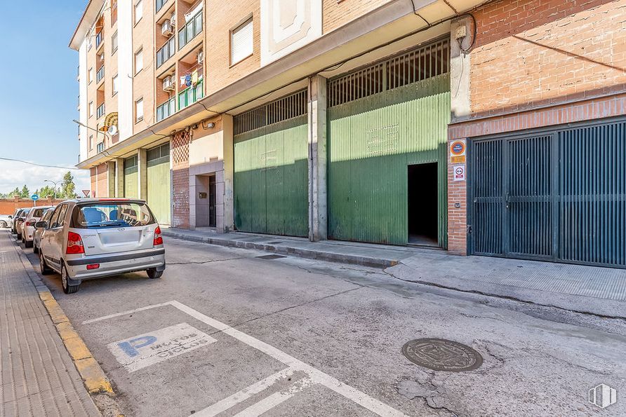 Local en alquiler y venta en Calle Segurilla, Talavera de la Reina, Toledo, 45600 con coche, edificio, luz de estacionamiento automotriz, neumático, rueda, vehículo terrestre, placa de matrícula del vehículo, vehículo, ventana y iluminación automotriz alrededor