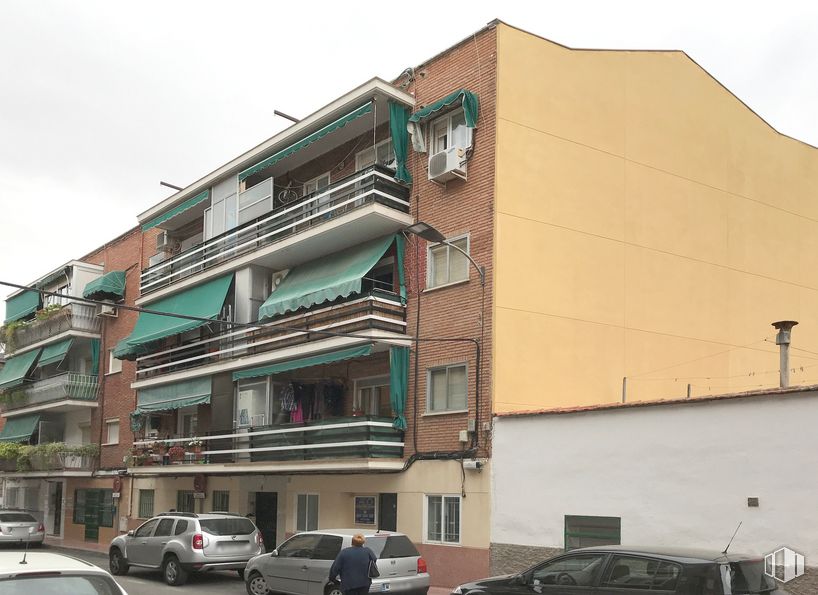 Nave en venta en Calle Leopoldo Gimeno, 5, San Sebastián de los Reyes, Madrid, 28700 con coche, ventana, neumático, luz de estacionamiento automotriz, rueda, vehículo terrestre, edificio, cielo, vehículo y diseño urbano alrededor