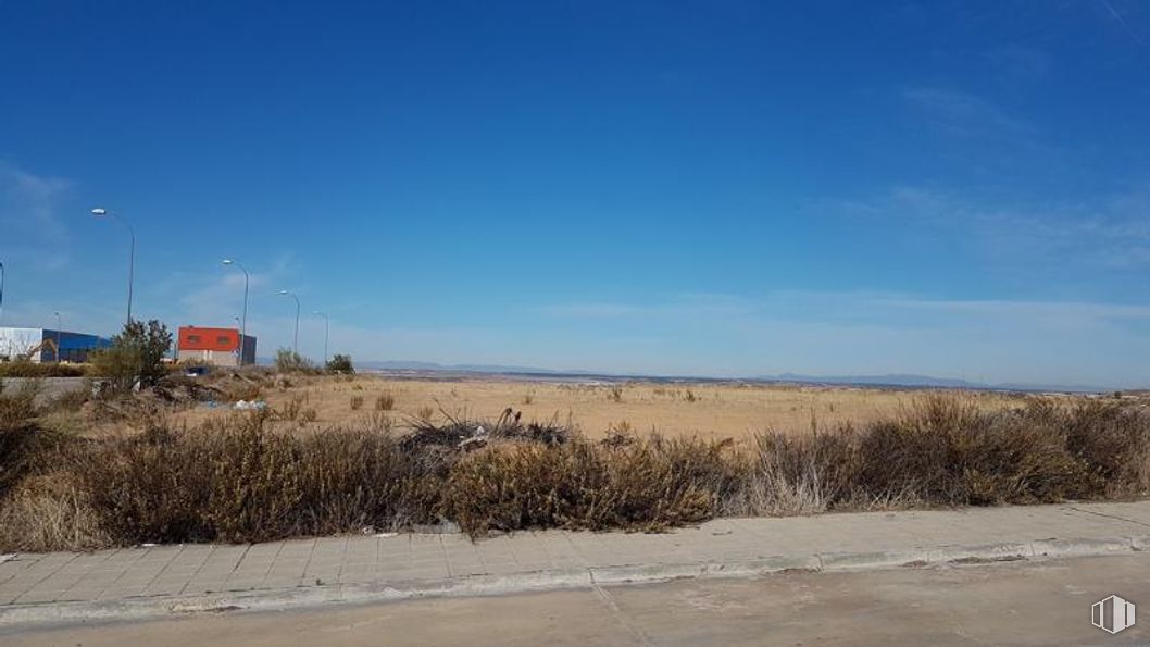 Land for sale at Calle Metal, Chiloeches, Guadalajara, 19160 with street light, ecoregion, plain, land lot, steppe, soil, shrubland, tar and highway around