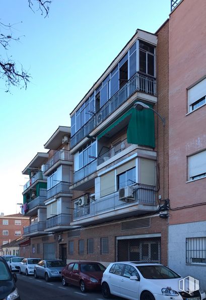 Local en alquiler en Calle Palomares, 35, Villaverde, Madrid, 28021 con coche, ventana, edificio, neumático, luz de estacionamiento automotriz, rueda, cielo, propiedad, vehículo y barrio alrededor