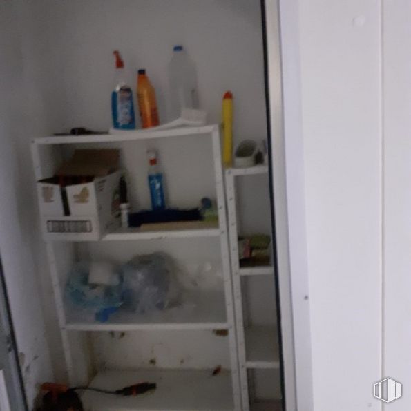 Industrial for sale at Avenida Fuenlabrada, Humanes de Madrid, Madrid, 28970 with packaged goods, furniture, shelf, tableware, bottle, shelving, rectangle, major appliance, gas and plastic around