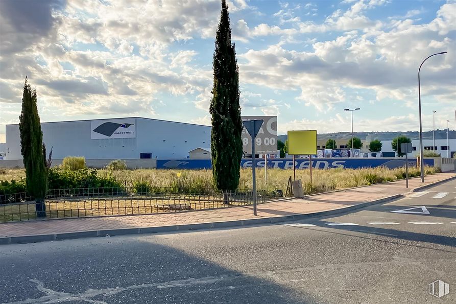 Suelo en venta en Polígono industrial Meco, Meco, Madrid, 28880 con luz de la calle, nube, cielo, planta, superficie de la carretera, árbol, asfalto, lote de terreno, espacio público y alquitrán alrededor