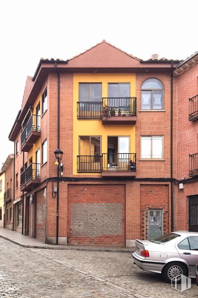 Local en alquiler en Calle Jesús del Gran Poder, 37, Ávila, 05003 con rueda, coche, ventana, casa, edificio, propiedad, vehículo, neumático, superficie de la carretera y puerta alrededor