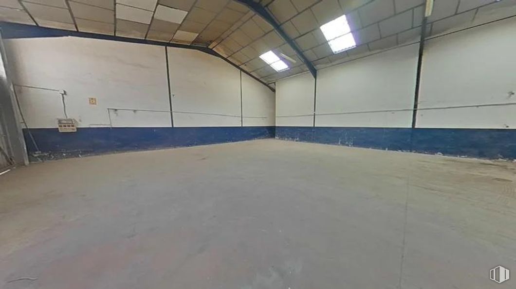 Industrial for sale at Carretera Campo Real, Arganda del Rey, Madrid, 28500 with light fixture, flooring, floor, ceiling, hall, concrete, daylighting, building material, plaster and sports venue around