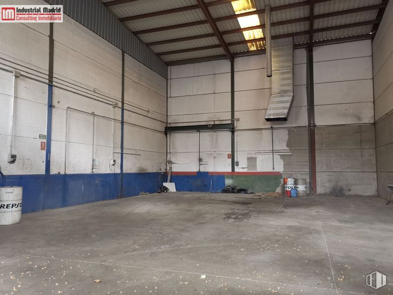 Industrial for sale at Calle Segura, 11, Mejorada del Campo, Madrid, 28840 with packaged goods, building, field house, gas, composite material, flooring, hall, concrete, asphalt and metal around