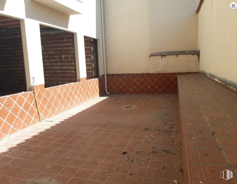 Local en venta en Zona centro, Cebolla, Toledo, 45680 con propiedad, edificio, superficie de la carretera, albañilería, suelos, ladrillo, suelo, casa, puerta y madera alrededor