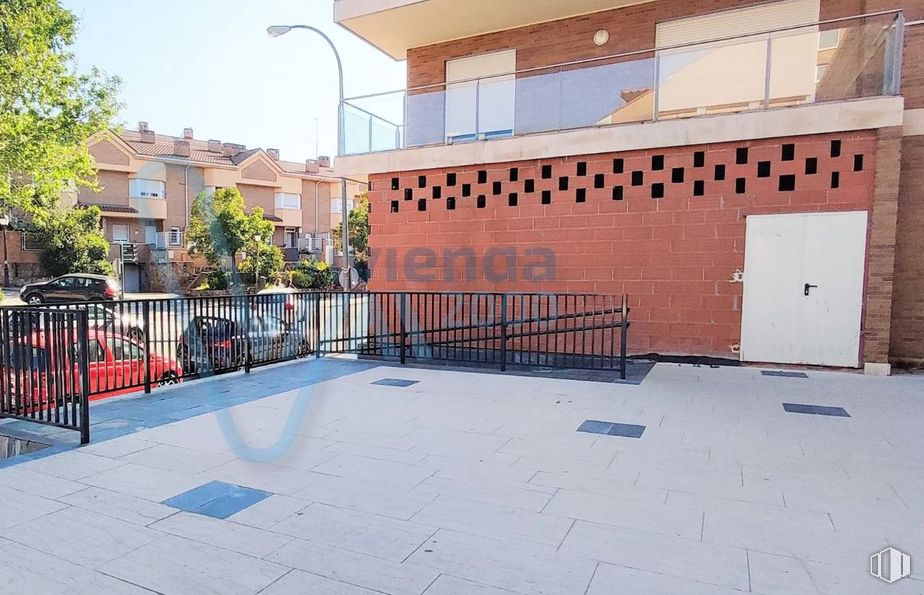 Retail for sale at Calle Julián Berrendero, 14, San Agustín del Guadalix, Madrid, 28750 with car, building, door, window, sky, tree, road surface, urban design, house and neighbourhood around