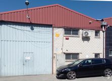 Industrial for sale at Avenida Canteras, Valdemoro, Madrid, 28034 with car, tire, wheel, window, automotive parking light, sky, property, vehicle, automotive tire and motor vehicle around