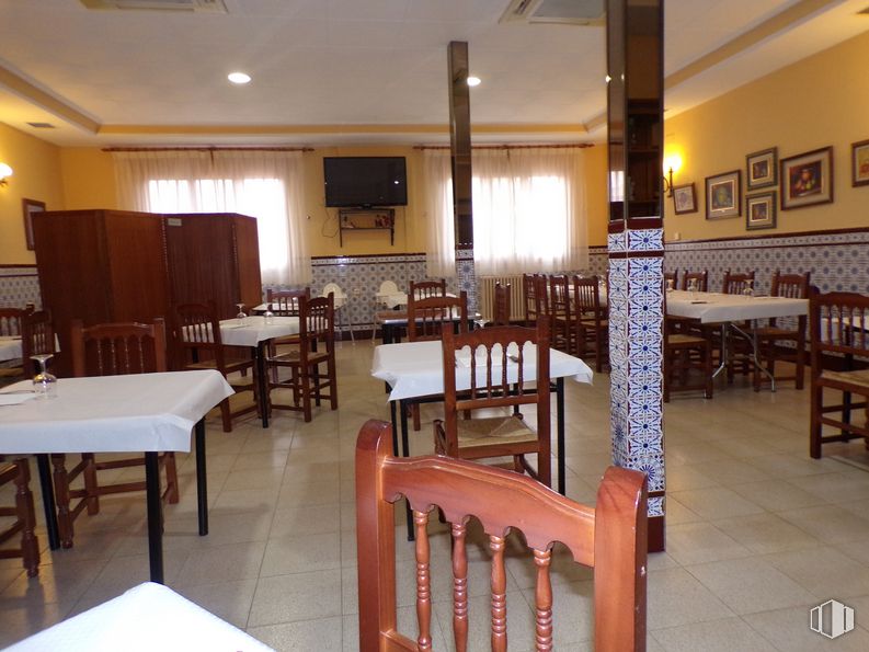 Retail for sale at Calle Convento, Tembleque, Toledo, 45780 with table, chair, furniture, wood, interior design, floor, flooring, hardwood, building and dining room around