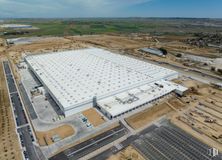 Nave en alquiler en Avenida de los Trabajadores, Illescas, Toledo, 45200 con edificio, cielo, nube, infraestructura, lote de terreno, diseño urbano, paisaje, ciudad, tejado y a vista de pájaro alrededor