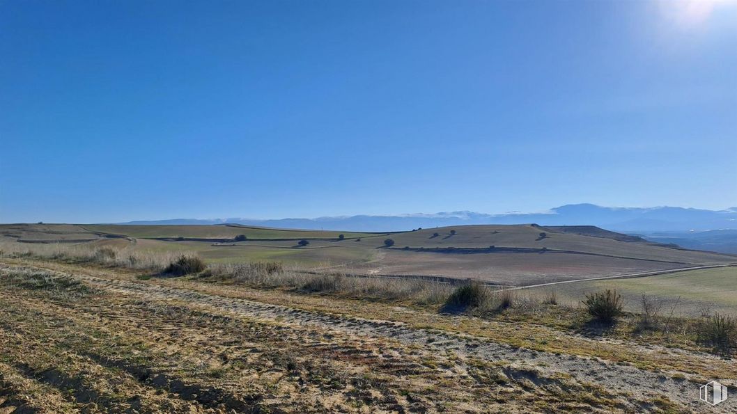 Land for sale at Zona Zamarramala, Segovia, 40196 with sky, plant, natural landscape, tree, mountain, landscape, grassland, grass, horizon and prairie around