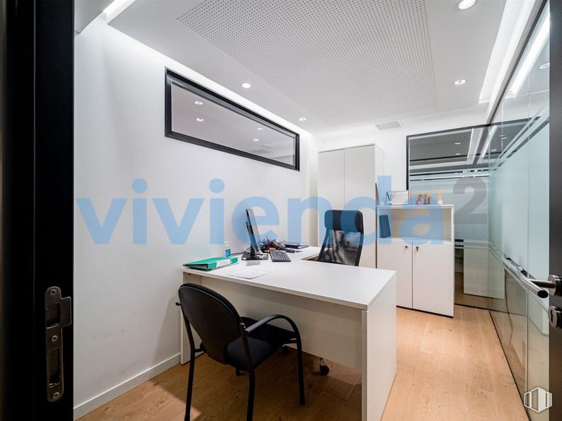 Oficina en venta en Plaza José Moreno Villa, Moncloa - Aravaca, Madrid, 28008 con silla, escritorio, edificio, mueble, mesa, diseño automovilístico, ventana, interiorismo, ebanistería y casa alrededor