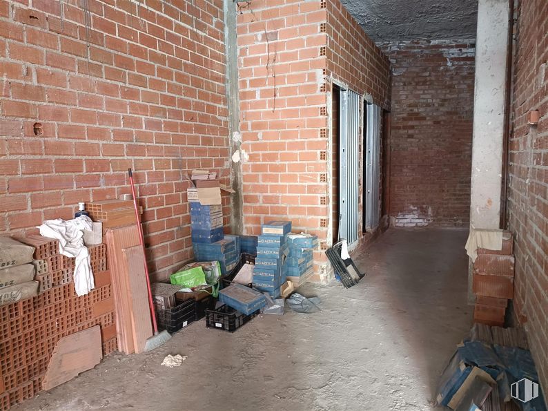 Local en venta en Calle Lechuga, Talavera de la Reina, Toledo, 45600 con propiedad, albañilería, edificio, ladrillo, madera, material de construcción, suelos, pared, superficie de la carretera y ventana alrededor