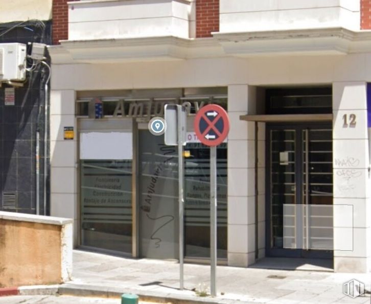 Local en alquiler en Centro urbano, Leganés, Madrid, 28912 con puerta, accesorio, edificio, gas, fachada, material compuesto, salvavidas, hormigón, ventana y madera alrededor