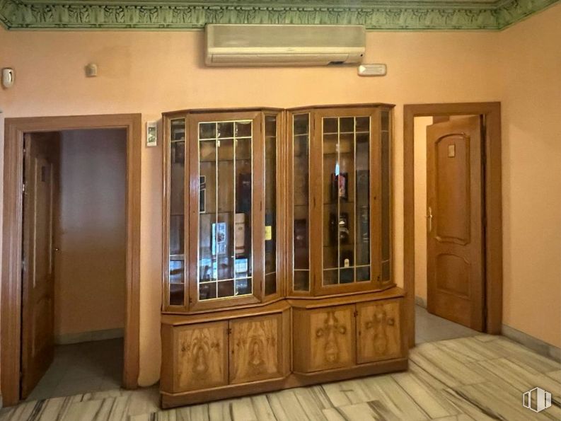 Local en alquiler y venta en Calle Manantial, Fuenlabrada, Madrid, 28942 con ebanistería, accesorio, puerta, madera, piso, puerta de casa, suelo, tinte para madera, madera y barniz alrededor