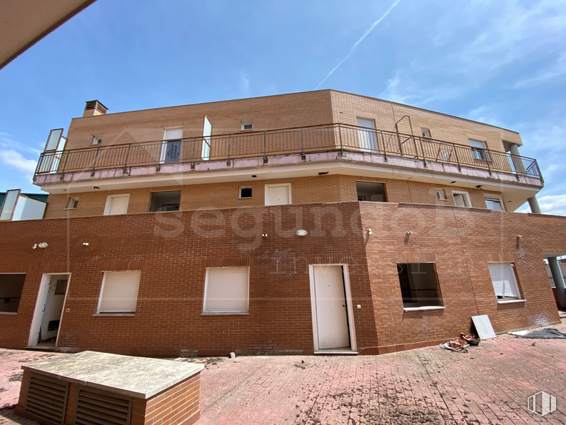 Land for sale at Calle Capitán Bermejo, 46, La Mata, Toledo, 45534 with building, door, sky, window, cloud, wood, brickwork, brick, building material and facade around