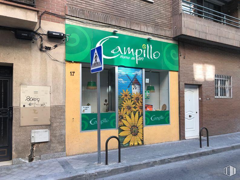 Retail for rent at Calle Vicente Caballero, 17, Retiro, Madrid, 28007 with window, door, building, fixture, font, facade, gas, tints and shades, city and road around