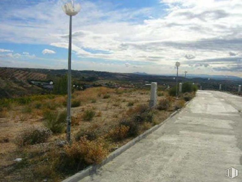 Land for sale at Calle Cebolla, 21, Mesegar de Tajo, Toledo, 45541 with cloud, sky, plant, road surface, asphalt, thoroughfare, road, landscape, horizon and grass around