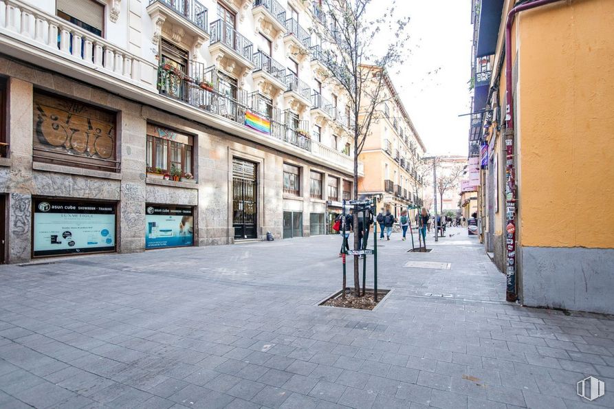 Local en venta en Calle Augusto Figueroa, Centro, Madrid, 28004 con edificio, ventana, superficie de la carretera, diseño urbano, espacio público, acera, carretera, ciudad, asfalto y fachada alrededor