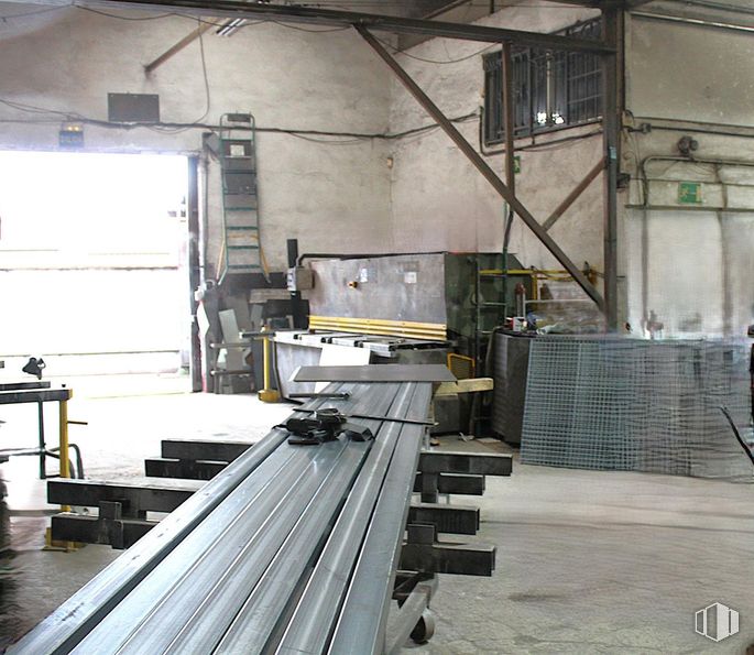 Industrial for sale at Zona Collado Mediano, Collado Mediano, Madrid, 28450 with machine, metal, machine tool, iron, building material, engineering, workshop, industry, factory and metalworking around