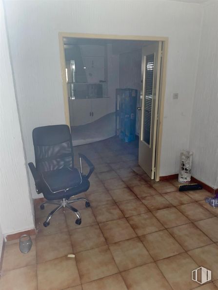 Local en alquiler en Barrio de la Concepción, Ciudad Lineal, Madrid, 28027 con silla, edificio, silla de oficina, madera, interiorismo, suelos, suelo, casa, apoyabrazos y puerta alrededor