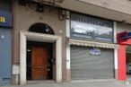 Retail for sale at Avenida Francisco Aguirre, 314, Talavera de la Reina, Toledo, 45600 with door, property, fixture, building, wood, brick, facade, real estate, brickwork and font around