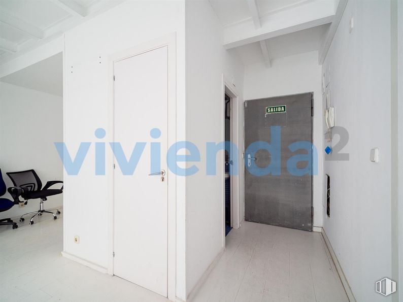 Oficina en venta en Avenida Manoteras, Hortaleza, Madrid, 28050 con puerta, silla, accesorio, edificio, suelo, suelos, material compuesto, techo, vidrio y exterior del automóvil alrededor