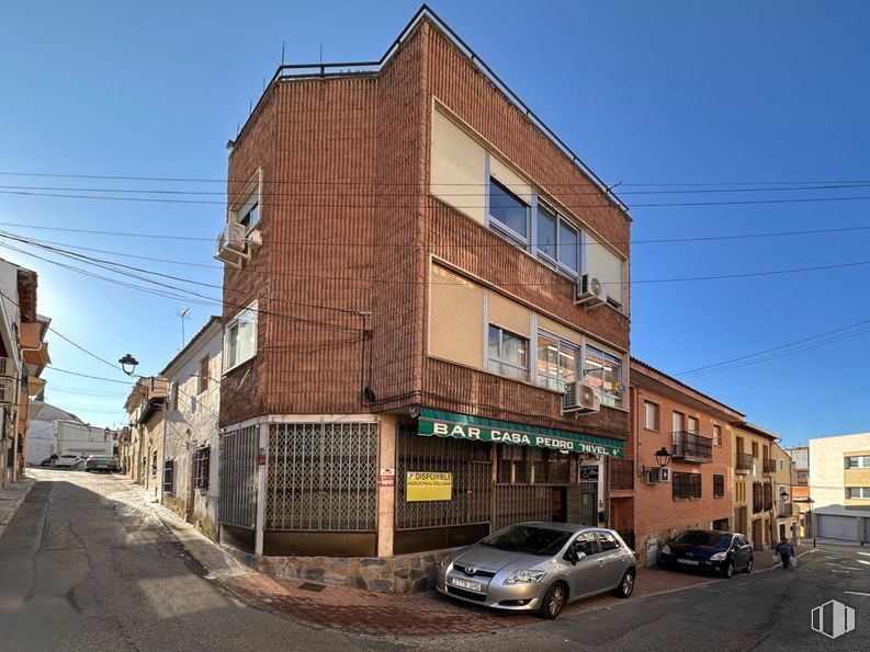 Local en alquiler en Zona avenida Valencia, Arganda del Rey, Madrid, 28500 con coche, ventana, luz de estacionamiento, cielo, neumático, rueda, propiedad, edificio, vehículo y casa alrededor