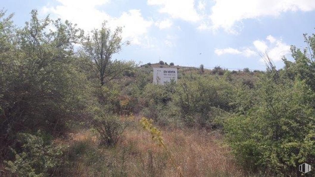 Suelo en venta en Urbanización Paraje San Antonio, Chiloeches, Guadalajara, 19160 con edificio, nube, cielo, planta, entorno natural, ventana, paisaje natural, árbol, hierba y arbusto alrededor