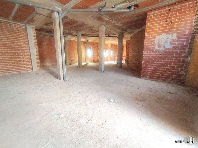 Local en venta en Plaza España, Fuenlabrada, Madrid, 28944 con pasillo, madera, edificio, piso, pavimento, material de construcción, ladrillo, casa, techo y albañilería alrededor