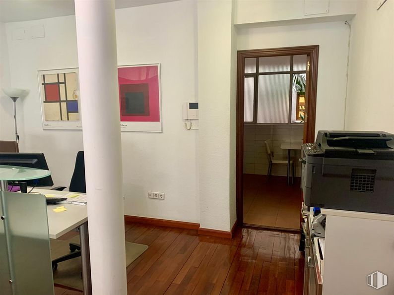 Oficina en alquiler en Zona Ríos Rosas, Chamberí, Madrid, 28003 con mueble, madera, accesorio, suelo, suelos, edificio, pared, ventana, casa y madera dura alrededor