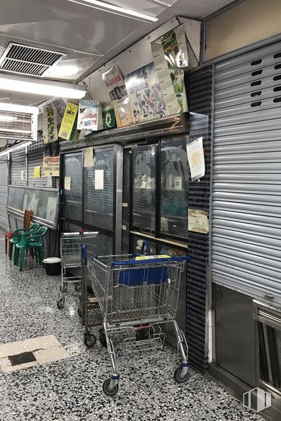 Local en alquiler y venta en Calle Pinto, 39, Parla, Madrid, 28980 con carro, equipaje y bolsos, pared, suelo, ingeniería, ciudad, máquina, puerta, edificio y habitación alrededor