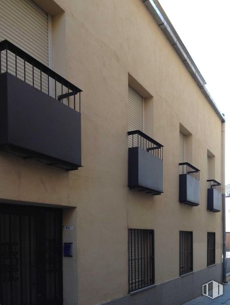 Local en venta en Travesía Francisco Muñoz, San Lorenzo de El Escorial, Madrid, 28200 con ventana, puerta, pared, balcón, material compuesto, apartamento, hierro, metal, gris y material de construcción alrededor