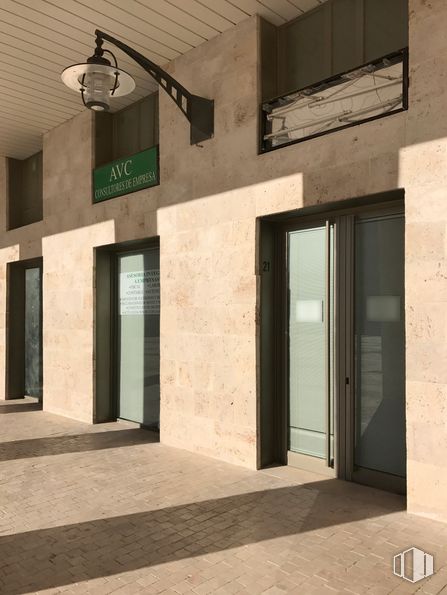 Retail for sale & for rent at Plaza Nueva, 13, Noblejas, Toledo, 45350 with lighting, door, building, fixture, shade, wall, flooring, floor, wood and real estate around