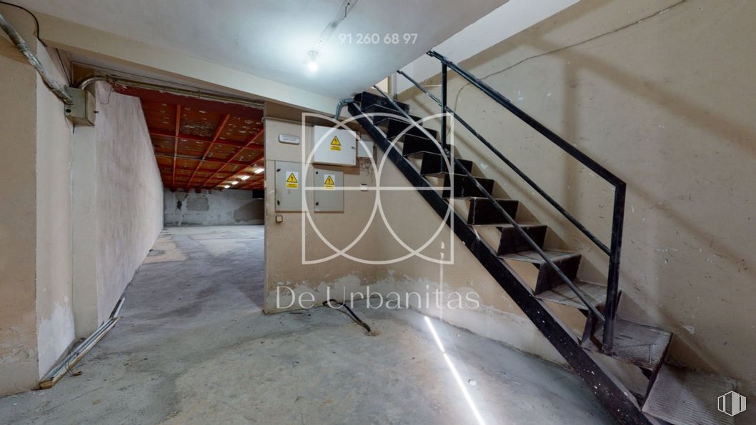 Nave en alquiler en Cobo Calleja, Fuenlabrada, Madrid, 28947 con edificio, madera, suelo, suelos, accesorio, escaleras, casa, techo, hall y escayola alrededor